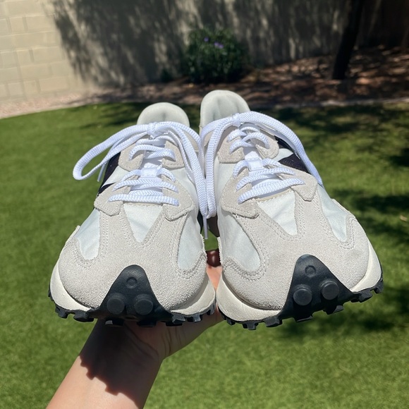 NEW BALANCE 327 Sneakers! - Picture 6 of 14